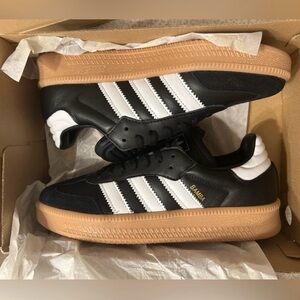 Adidas Samba XL Unisex in Black- White- Gum 9M/10W
